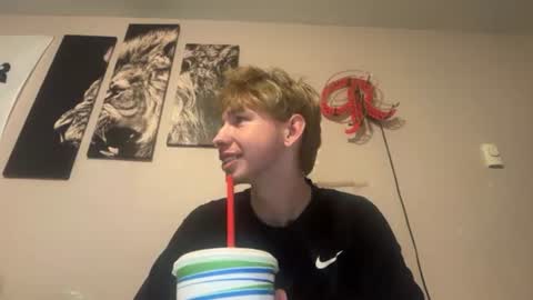 tyler_fox0 online show from August 12, 3:31 am