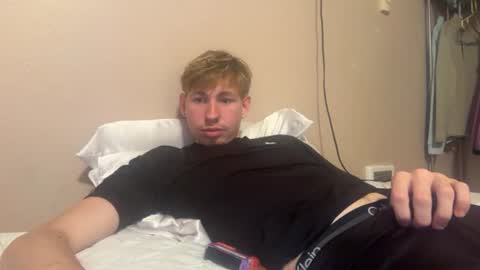 tyler_fox0 online show from August 12, 6:49 am