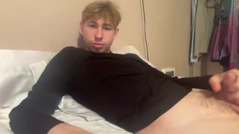 tyler_fox0 online show from August 14, 4:49 am