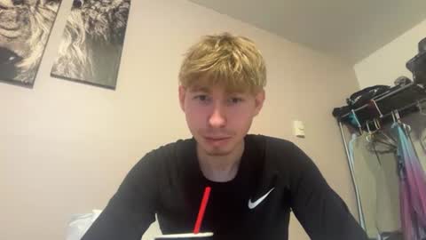 tyler_fox0 online show from August 18, 3:12 am