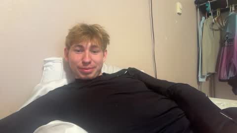 tyler_fox0 online show from August 18, 4:18 am