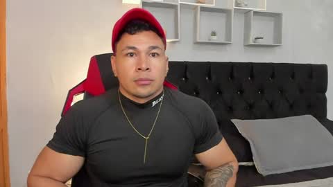 tyler_hank1 online show from July 29, 10:28 pm