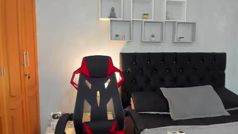 tyler_hank1 online show from July 30, 1:02 am