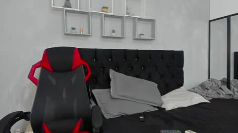 tyler_hank1 online show from July 30, 5:09 pm