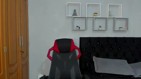 tyler_hank1 online show from August 14, 12:25 am