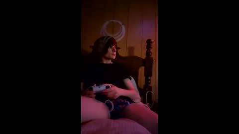 tylerlee199169 online show from April 28, 1:33 pm