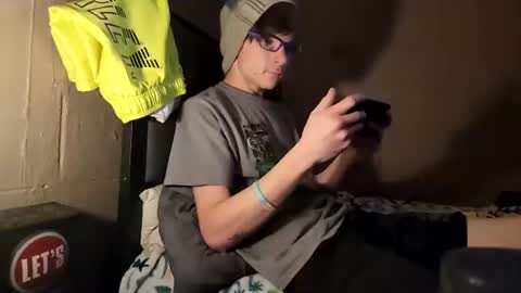 tylerlee199169 online show from June 15, 12:25 pm