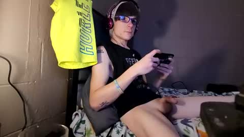tylerlee199169 online show from June 15, 4:38 pm