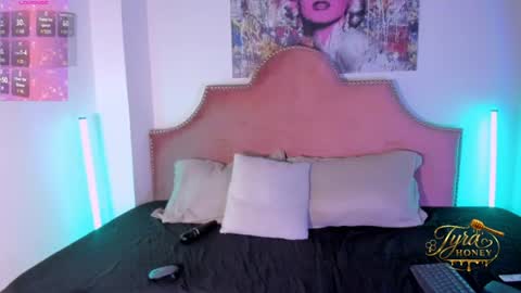Tyra pretty Honey online show from August 12, 11:07 pm