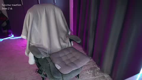 Izzy    online show from June 19, 5:35 pm