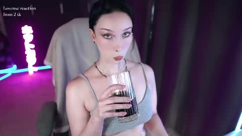 Izzy    online show from July 8, 5:06 pm