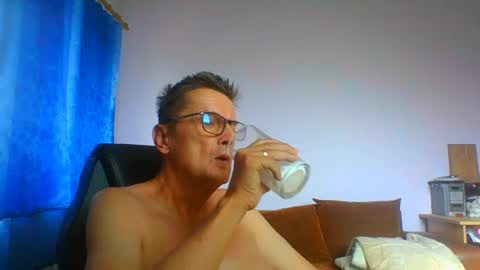 ulmeni4 online show from August 6, 1:43 pm