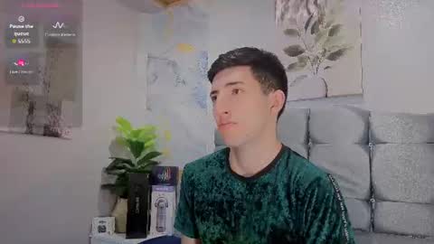 un_sluttyy online show from September 8, 11:50 am