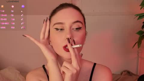 Una  online show from August 28, 1:14 am