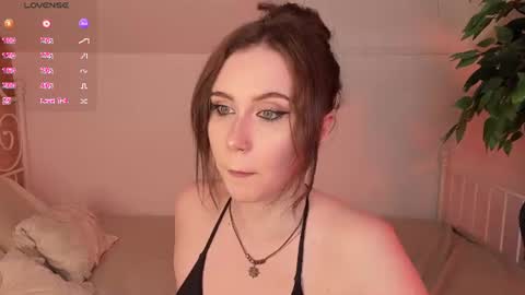 Una  online show from September 3, 2:09 pm