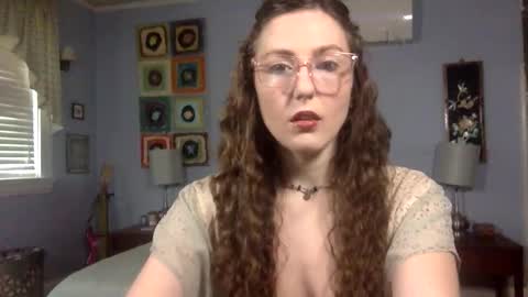 Lola Moonstone online show from May 24, 3:15 pm