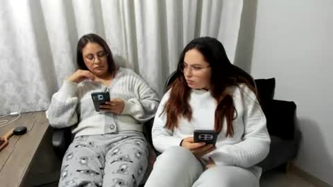 Kary joha and jess online show from August 14, 3:54 am