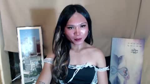 ur_miss_xoxo online show from August 14, 2:10 pm