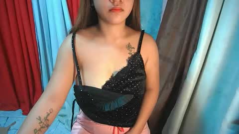 ur_truelyhot_trisha online show from March 26, 1:00 am