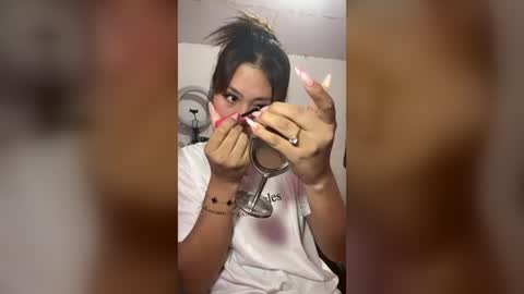 HelloIm  Girly online show from August 9, 9:43 am