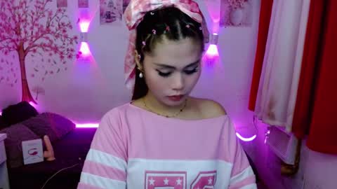 HelloIm  Girly online show from August 18, 1:22 am