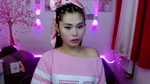 HelloIm  Girly online show from August 18, 2:28 am