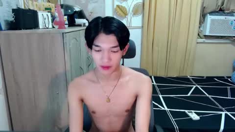 urasian_john20 online show from July 24, 6:27 am
