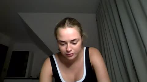 Leah  online show from June 12, 9:00 pm