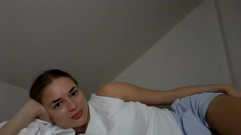 Leah  online show from June 18, 9:58 pm