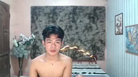 urdreamboy_doms online show from August 4, 9:39 am