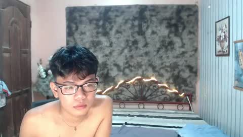 urdreamboy_doms online show from August 11, 11:45 am