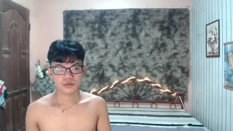 urdreamboy_doms online show from August 12, 9:11 am