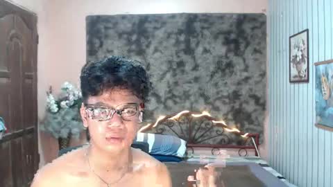 urdreamboy_doms online show from August 15, 7:34 am