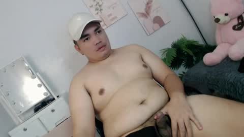 ure_fattytoy143 online show from July 13, 4:30 am