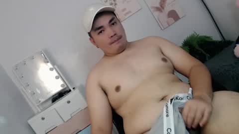 ure_fattytoy143 online show from July 14, 5:23 am