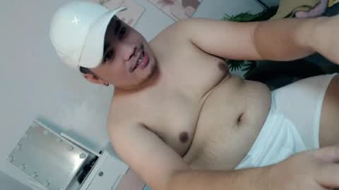 ure_fattytoy143 online show from July 16, 9:43 am