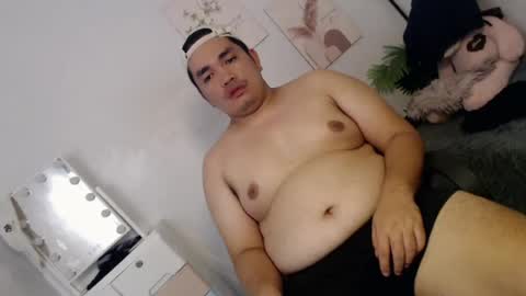 ure_fattytoy143 online show from July 26, 3:39 pm