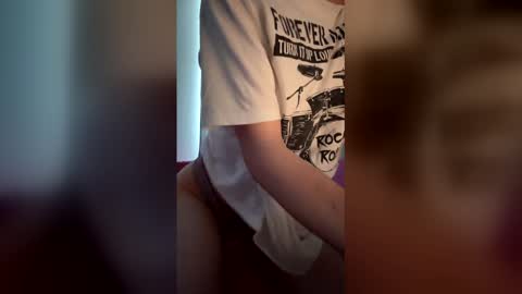 urfavshytwink online show from May 23, 4:43 pm
