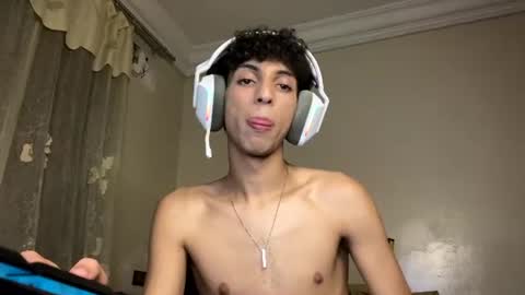 urfavtwinkx21 online show from July 22, 2:47 am