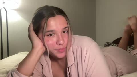 urgirlgracie966 online show from August 17, 3:22 am