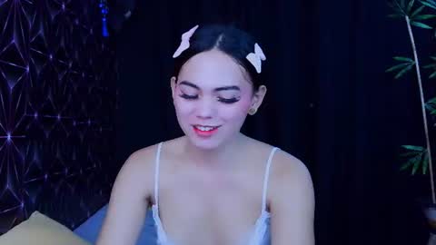 urhot_maxine online show from August 12, 6:05 am