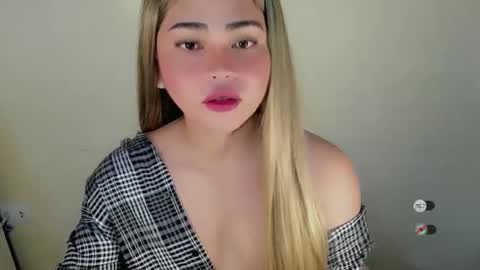 urhotfantasy online show from March 12, 5:16 am