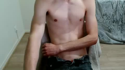 urluckyboi online show from May 12, 9:47 pm