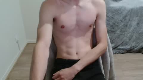 urluckyboi online show from May 19, 7:15 pm
