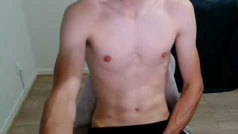 urluckyboi online show from June 17, 10:09 pm