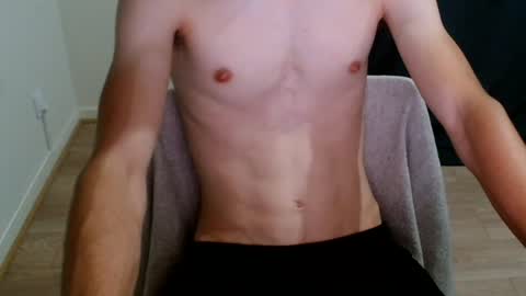 urluckyboi online show from June 22, 9:15 pm