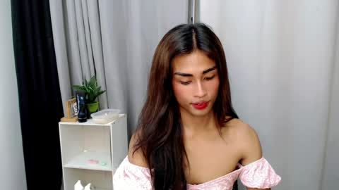 urmorenagirl_kcx online show from August 12, 4:09 pm