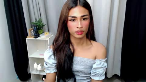 urmorenagirl_kcx online show from August 12, 7:27 pm