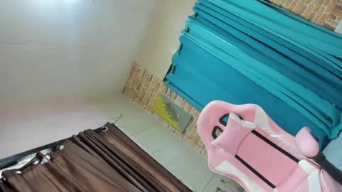 urnaughty_kim online show from August 5, 3:59 am