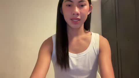 urpretty_mistake online show from July 27, 10:10 am